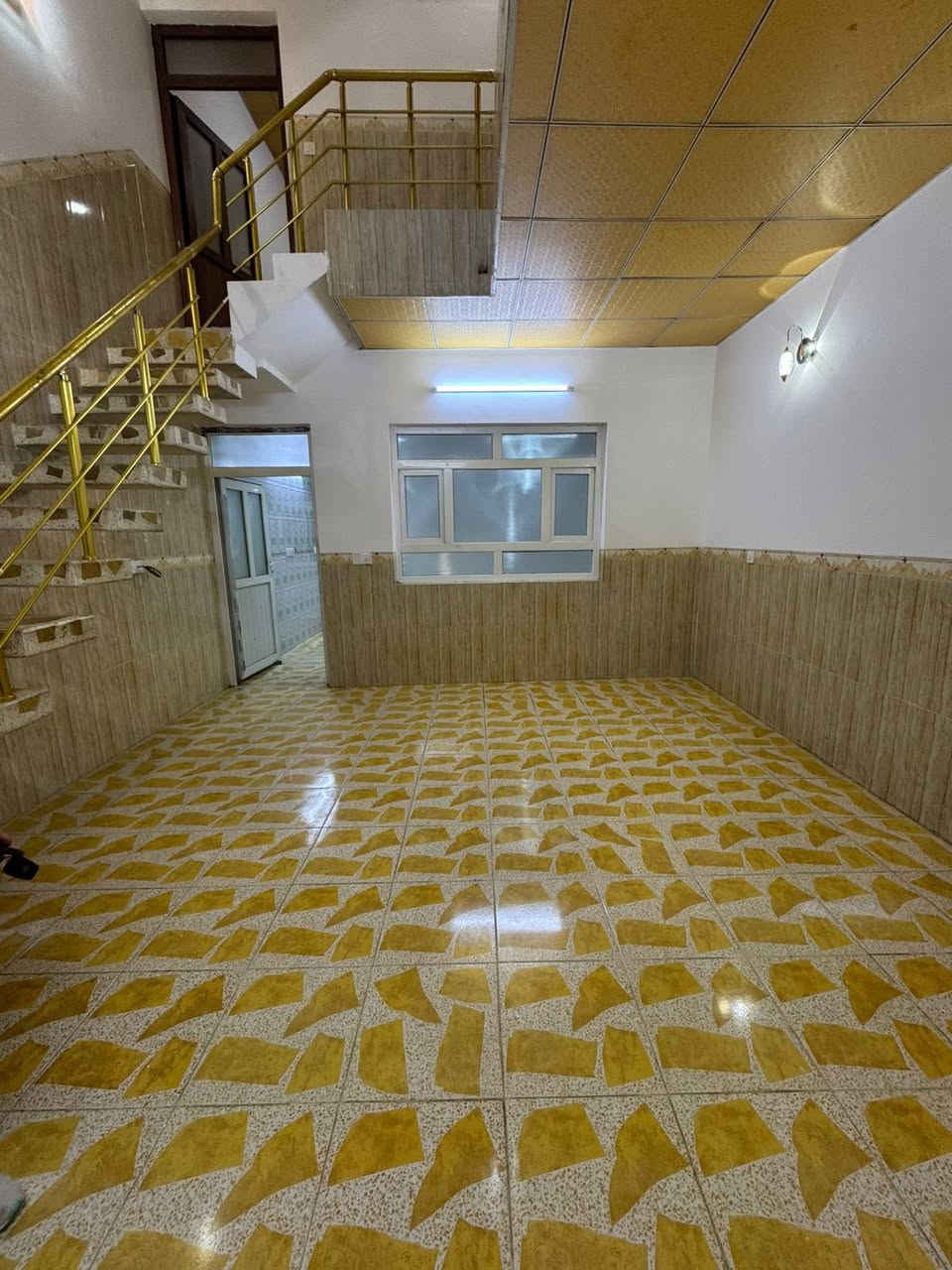 منزل للبيع في حي  #هفالان  ‏(مركز المدينة  اربيل) 
 خانوو بۆ فرۆشتن لەگەرەکی  #هەڤاڵان   
مساحة:- 100متر
  يتكون من :-
 مطبخ 
هول
 صحيات 
3 غرف نوم
البيت #طابو يسجل بأسم اي شخص يحمل الجنسية العراقية 
‏📍موقع البيت:-هفالان قريب عل جامع سيد طيب بقال 🕌
  —————————————
‏ للاستفسار 
كورك ***********📞
اسيا ***********📞
—————————————
📍موقع عقارات جميل:- اربيل هفالان خلف مطعم باب الحارة 
 https://maps.google.com/?q=36.194012,44.049461
—————————————
