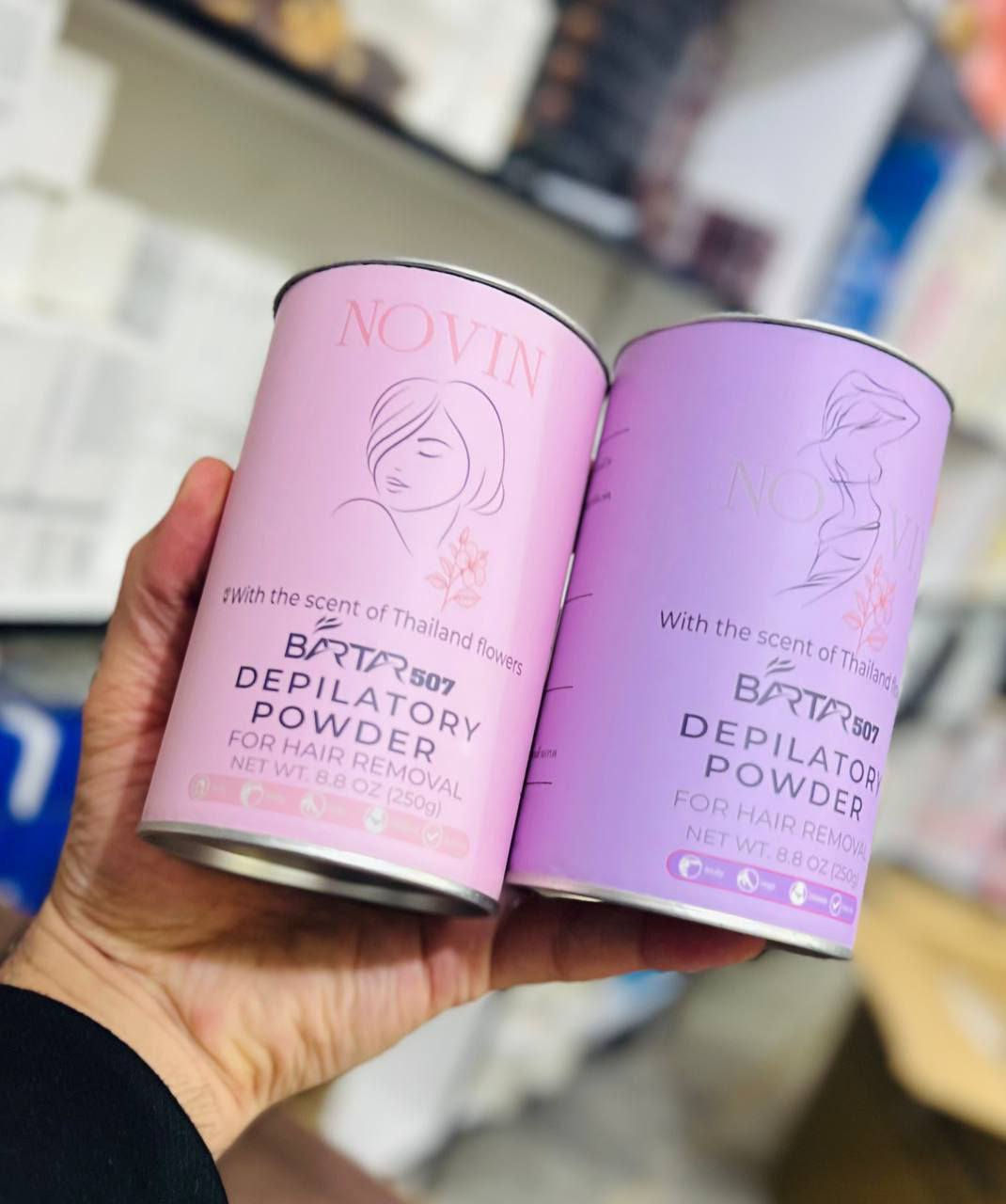 بودرة إزالة الشعر NOVIN BARTA 507 هي منتج مخصص لإزالة الشعر الزائد بسهولة وأمان، بتركيبة فعّالة تساعد على إزالة الشعر من الجذور وترك البشرة ناعمة وملساء.
تتميز برائحة زهور تايلاند المنعشة التي تقلل من الإحساس القوي المعتاد في منتجات إزالة الشعر، مما يجعل تجربة الاستخدام أكثر راحة.
المميزات:
مناسبة لمناطق الجسم المختلفة (اليدين، الساقين، الجسم).
تمنح نعومة تدوم لفترة أطول.
سهلة التحضير والاستخدام.
عبوة اقتصادية بوزن 250 غرام.
طريقة الاستخدام المختصرة: يُخلط مقدار مناسب من البودرة مع الماء حتى تتكون عجينة متماسكة، تُوزع على المنطقة المراد إزالة الشعر منها، تُترك لبضع دقائق ثم تُزال وتُغسل المنطقة بالماء.
بشرتچ تستحق الأفضل 🌸💅
#عناية_بالبشرة #جمال_طبيعي #روتين_العناية #منتجات_عناية #بشرة_نضرة #اكسبلور


**إذا كنت صاحب هذا الإعلان وتريد حذفه لأي سبب، رجاءا أرسل رسالة إلى الدعم الفني**
