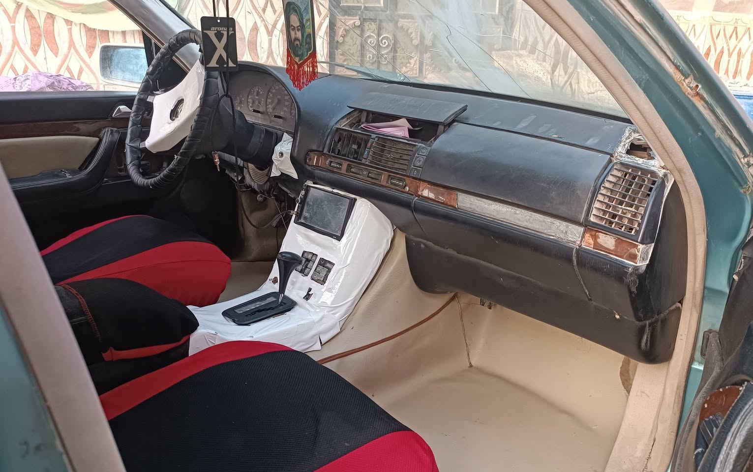 السلام عليكم مارسدس شبح مديل 92محور ففتي خير من الله
صاحبهة يمي سنويتهة الحد 27
رقم انبار كهربايات شغاله الايد عالي وناصل.. وجام.. وشاير... ماسحات.. وبيهة ستم سماعات جديد وشاشه المس  السياره كامله 
السعر 22ول شراي يدلل
مكان ناصريه سوق الشيوخ
هاتف ***********
