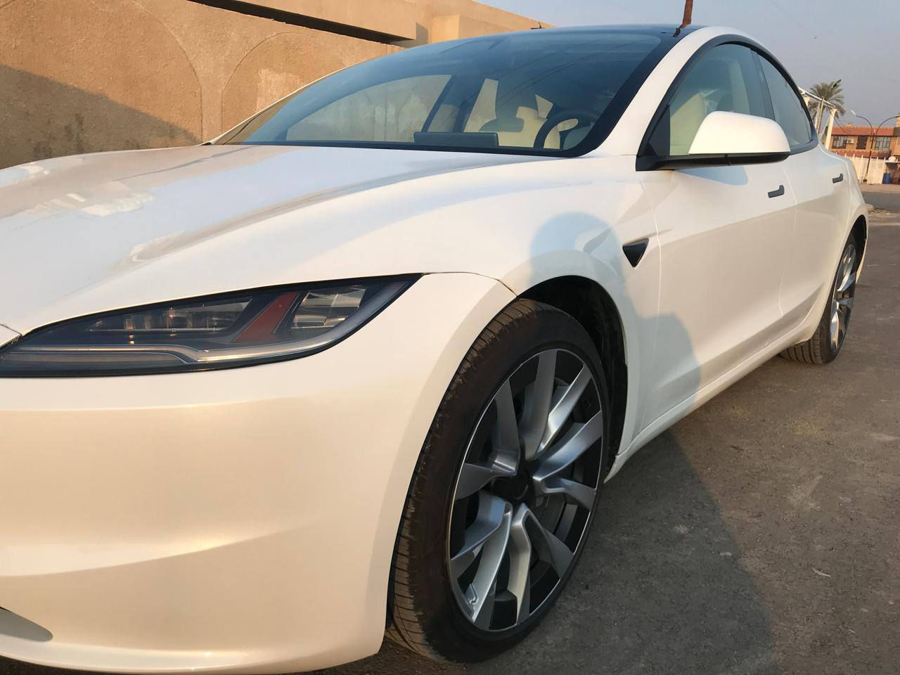 تسلا 3 موديل ٢٠٢٥ هايلاند  لونك رينج دبل ماطور
أون لاين محدثه اخر تحديث كارتين تشغيل وياها وفلاش بلادي مع الشاحنه الأصليه
داخل ابيض ماشيه ٦٠٠٠ كيلو حادث خلفي بالحوض اتعدل نفسه رجع وقبق الجنطه مبدل ومصبوغ والچاملغ الخلفي الأيسر مصبوغ نصه والبنيد هم مضروب ومبدل ومصبوغ وصور السياره موجوده مال الحادث والتصليح   ايرباك سليم  فقط حزام السايق قافل حداديه سليمه مامفتوح ولابرغي والبطاريه لوك الشركه مامنزله ولامفتوحه 
مواصفات معروفه بالتسلا فووول وذكرت كلشي من حادث 
السعر ٢٢٥ 
مكاني بغداد ***********
