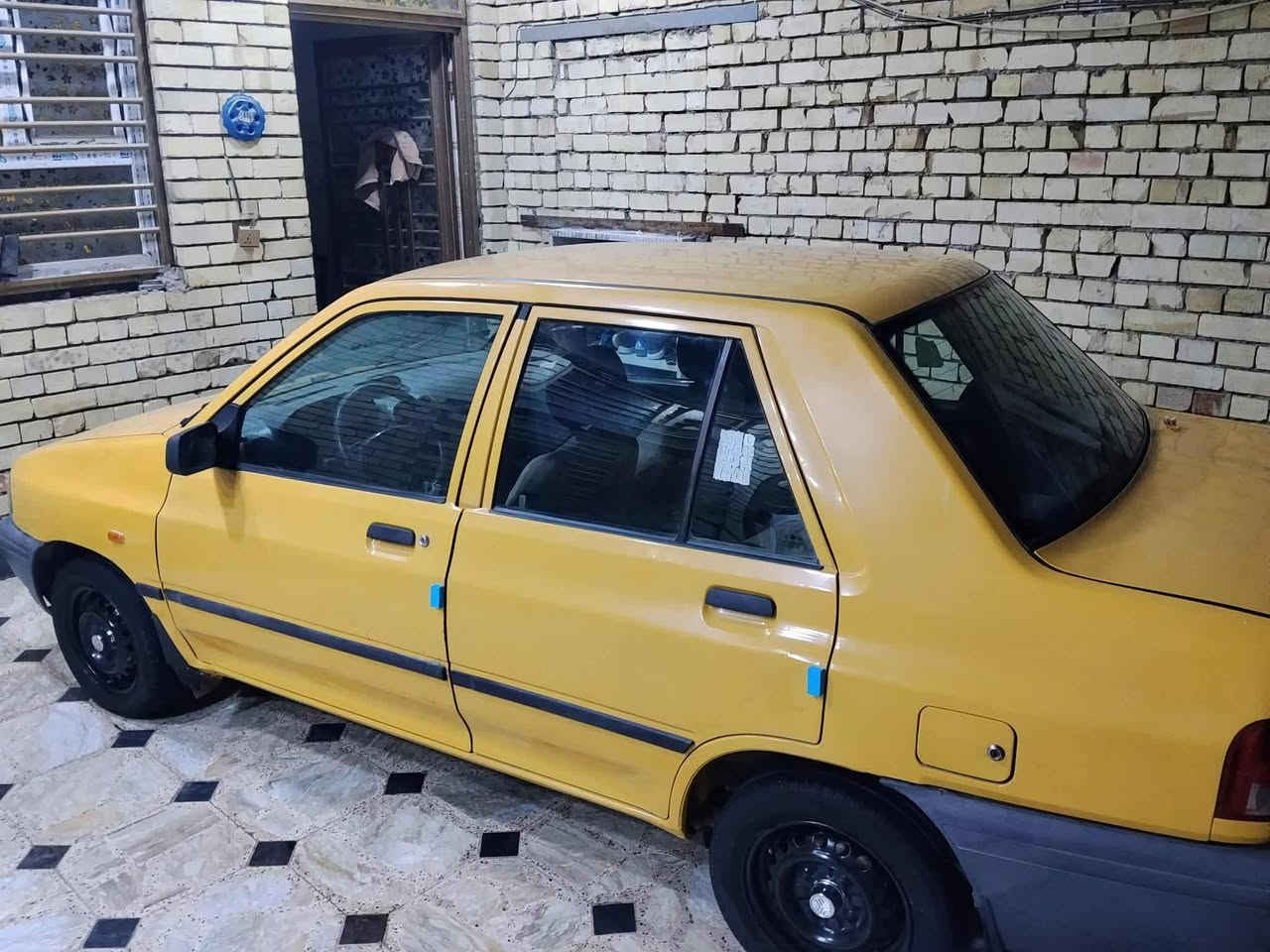 السلام عليكم سايبه ١٥ كفاله من صبغ تبديل عدا صبغ جاملغ امامي قطرت خياس مابيها تبريد شغال كهربائيات كلها شغاله رقم بغداد انكليزي حته هزه جديده مصفره مكينه بيه دخان بصيط كير مكفول دينار ماعليها مداور مباشر السعر ٣٦  مكان بابل النيل
***********
