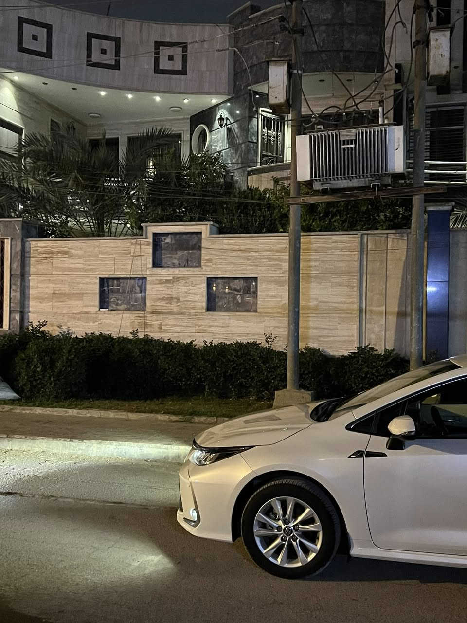 سلام عليكم
للبيع كورلا ساز

موديل؛ 2024

مواصفات ؛شاحن لاسلكي

قطعتين تبريد 

شاشه 

بصمه 

٣ انضمه قياده 

مري شفط 

اشاير بل مري 

ماشيه؛الف53

بصمه سلايت فول لسياره

السياره كفاله عامه ما عده لشخط لي بل تكمه موضح بل صوره 

مكان سياره ؛ بغداد 

السعر: ١٨٠

للاستفسار ؛***********
