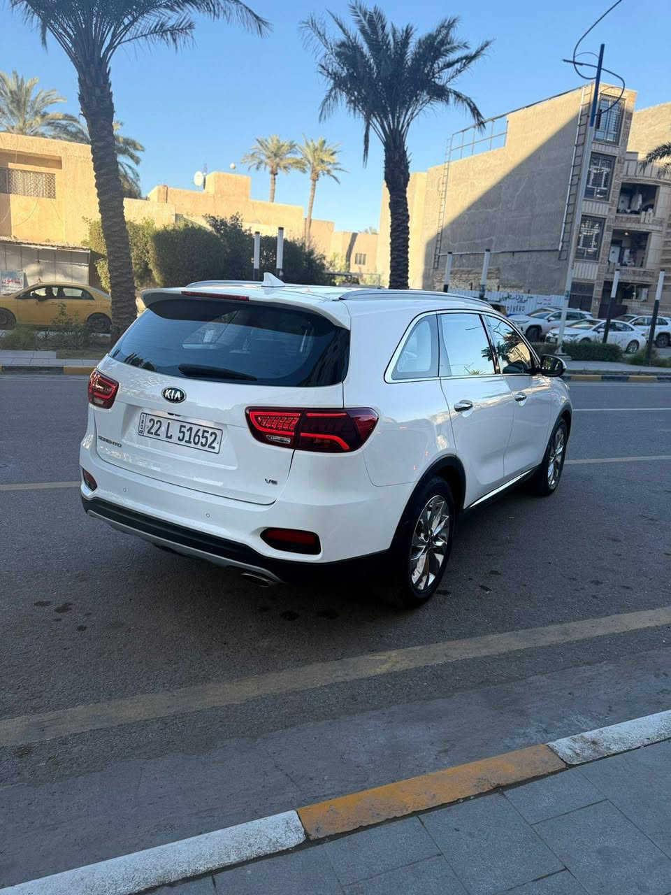 السلام عليكم
كيا سورنتو 
2020
اللون ابيض صدفي
الوارد خليجي
كفاله عامه من كلشي 
ماشيه 76km
المواصفات 
شاشه كبيره كامره خلفيه بصمه ابواب وتشغيل وجنطه ويل كب نيكل حجم 20
تبريد ابيانو + شاشه ثلاث قطع 
7راكب كشنات جلد +الكشنات الاماميه كهرباء
محركV6 كير 8سرعات اوتو +عادي
لد امامي ولد خلفي كشافات اماميه
لايت ثلاث عدسات شباك نيكل اشاير بالمري 
ومري كهرباء شفط 
حساس امامي وحساس خلفي
كلشي واضح بالمنشور 
السياره كفاله عامه من كلشي والكير والمحرك ايضا مكفولات الكهربائيات ايضا
بيه رصعه جدا صغيره بالباب الامامي الايمن مسحوبه PDR وفوكاه تكحيل جدا بصيط
بشرط الدعاميات
الاستفسار ***********
السعر 260$
الموقع بغداد الكاظميه چكوك بغداد, العراق
