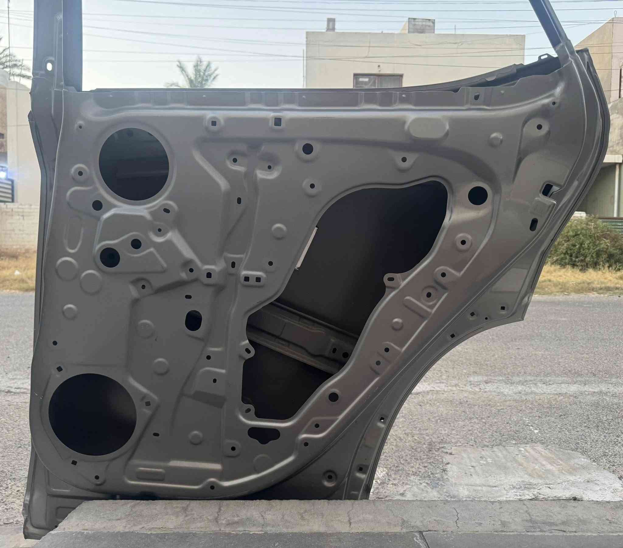 باب لكزس NX يمين خلفي اصلي مختوم
مع نرمادات عدد ٢
بحالة جيدة
نظافة ٩٠٪؜
سبب البيع… عدم الحاجه
غير مصلحة مسبقاً
غير مصبوغة
المكان بغداد - اليرموك
***********
مكالمة او وتس اب
السعر ٥٠٠$

تتطابق مع موديلات لكزز
2022, 2023, 2024, 2025
Lexus Nx 250
Lexus Nx 350
Lexus Nx 350h
Lexus Nx 450h+

Manufacturer:
Lexus door shell
Part Number:
67003-F6010
Replaces:
67003-78040
Positions:
Rear Right
