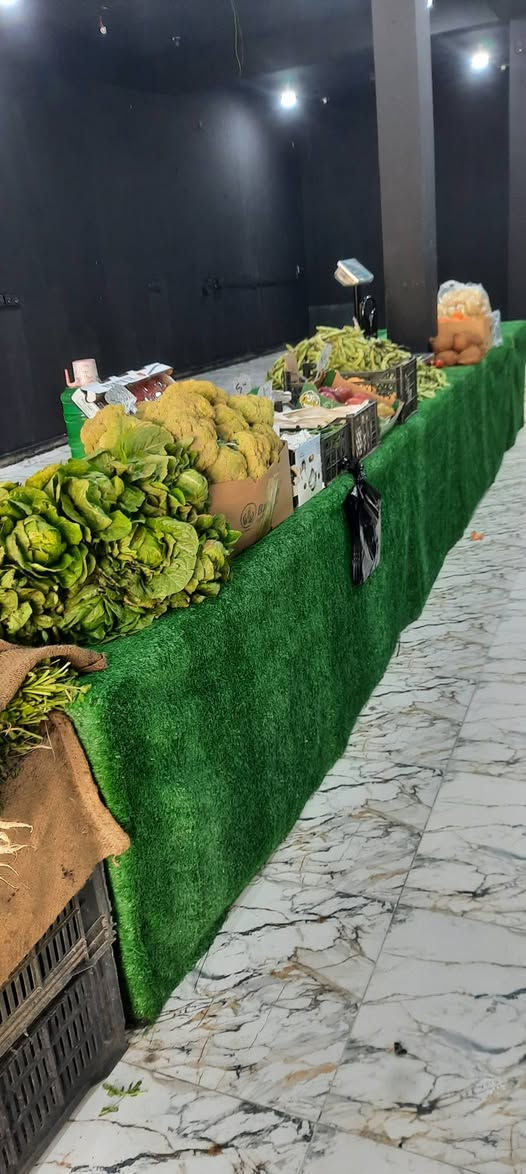 اغراض بقاله للبيع
عارضه عدد ٢
طول كل وحده  ٥ متر وأربعين سانتيم 
مرايه عدد٥ طول ٢ متر و ١٥ سانتيم
ميز طول  ٦ متر ونص 
ميز مكتب 
العنوان الخاجيه 
***********
