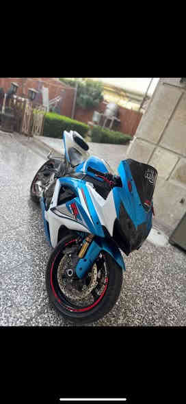 السلام عليكم 
جكسر 2009/750 
الدراجه جاهزه ونقصها اشياء جدا بسيطه
كير ومكينه خير من الله وكفاله 
برمجة امريكا بيها / السعر 35
 للاستفسار ***********
