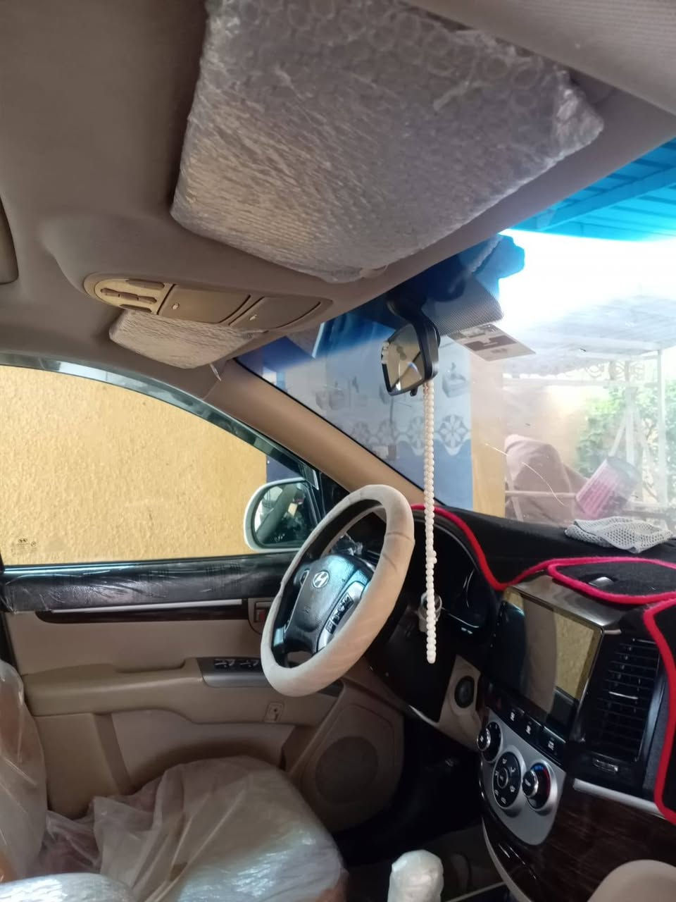 السلام عليكم 
سنتافي للبيع السياره خليجي 2011 محرك 2400 دوش سبعه راكب تبريد 3 قطع تحكمات ستيرن فتحة سقف مري شفط  مكفوله من الحادث بيهه شبر بالباب   رقم بغداد كير محرك حداديه تخم تاير  نظيفه  والسعر 145 وبيهه مجال مكانهه بغداد الطارميه قرب كلية الرشيد 
اني مكلف بالنشر رقم صاحب السياره
 ***********
حياكم الله
