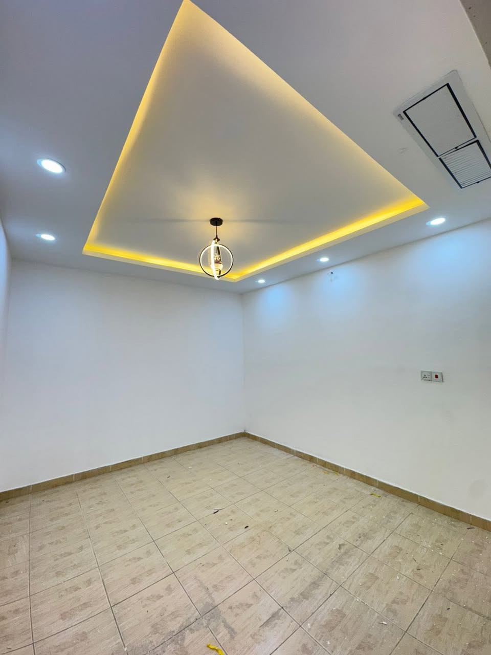 🔱#عرض_جديد_
🔱#دار_للبيع_في_هولير_ستي_

🔱مساحةً الدار 200م موقع موميز على شارع20 
🏠الدار يتكون 
🏠(6)غرف نوم#غرفتين_طابق_ثاني_سويتات
🏠4حمامات 
🏠صالة كبيرة 
🏠مطبخ واسع 
🏠 هول داخلي موزع 
🏠كراج +حديقة كبير 
🏠
اللاستفسار اكثر اتصال على الارقام التاليه
***********📞
***********📞
