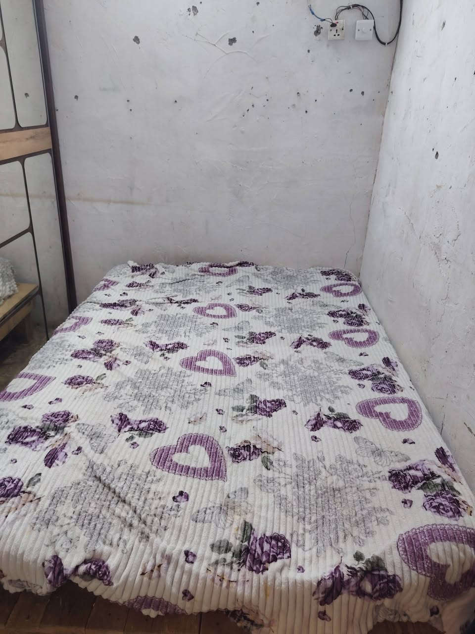 غرفه تركيه نظيفه قيم واخذها مستعجل على بيعتها 
رقمي ***********
