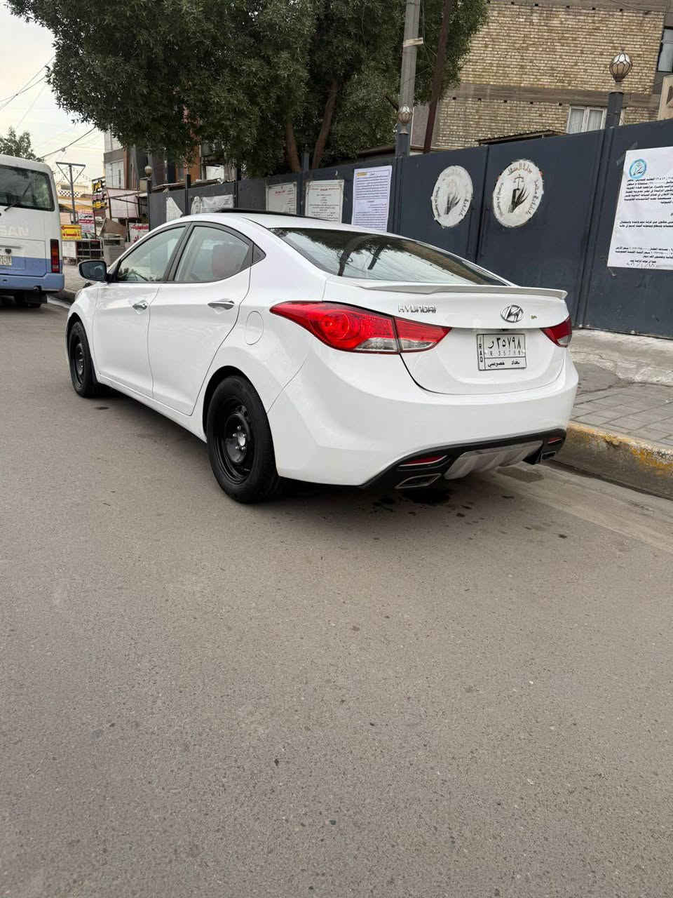 النترا 2014 خليجي 
فول مواصفات 1/1 
مكينه1800
فتحتة سقف شاشه وكامره جاهزه من كلشي 
بيها صبغ جاملغ خلفي فقط
السعر 118$
بغداد / البنوك
*********** بغداد, العراق
