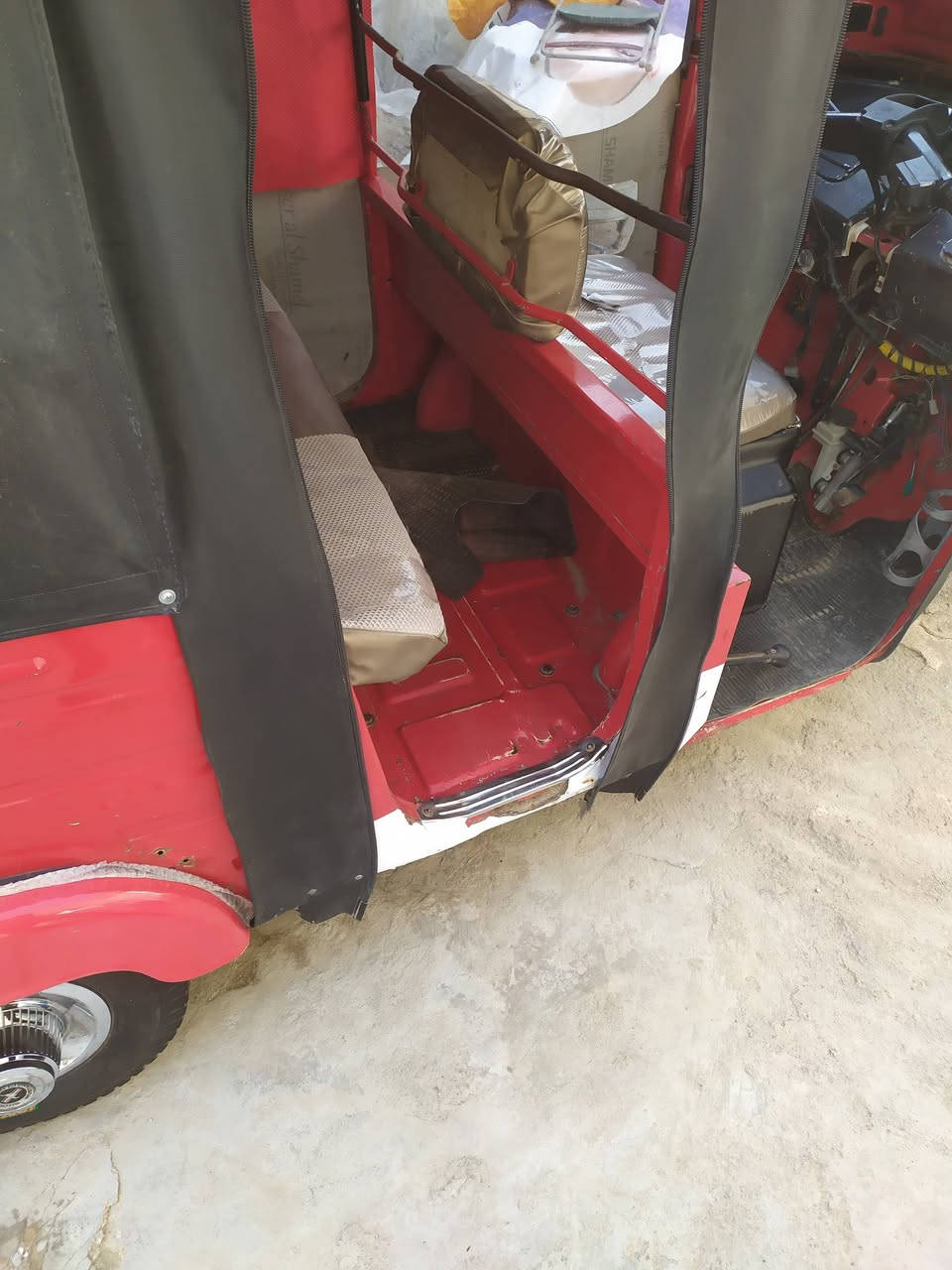 تكتك للبيع موديل 18صولي اوراق السعر 3100 وبيه مجال نوع لتكتك زيل الستفسار *********** ول لمحرك بجاج
