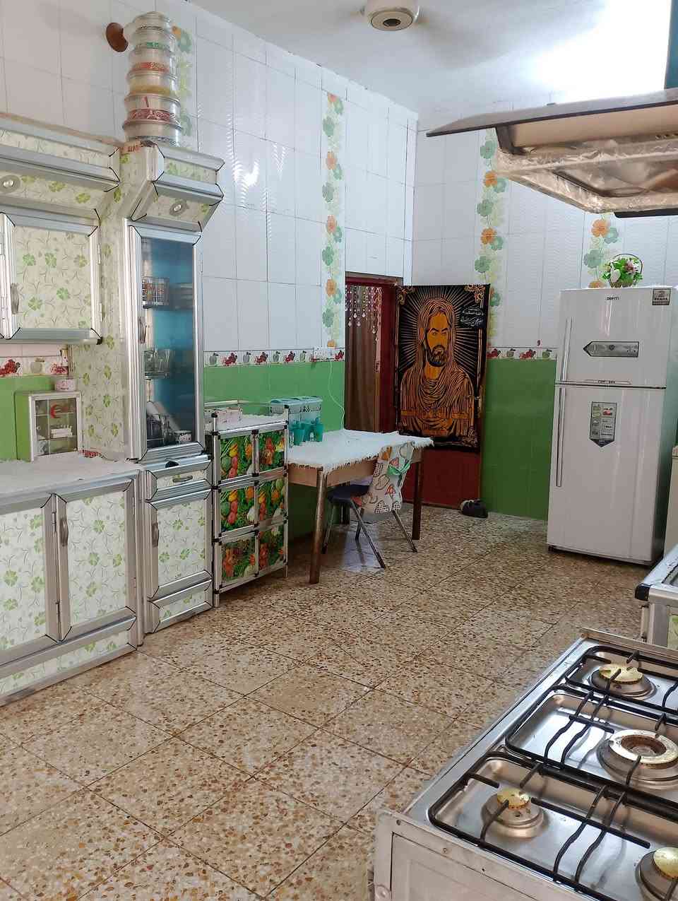 السلام عليكم 
بيت للبيع مساحة 220 متر 
يحتوي على
غرفتين
صالة واسعة
استقبال
حمام داخلي وخارجي 
ومطبخ داخل البيت وخارج 
العنوان الشيشان الثانية
للتواصل والاستفسار 
***********
