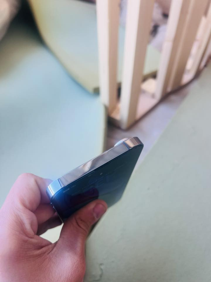 ١٣برو ماكس ذاكره واحد تيرا بطاريه٨٤لونه بحري الجهاز شخط مابي يخبل شوفت عينك بصوره بعد احلا من صوره كاتوتنه موجوده وياها كيبل مكاني طوريج وتساب ارد ***********
