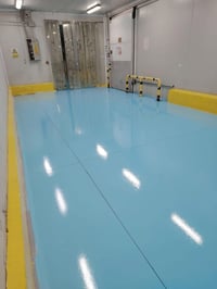 🔥 من أعمالنا المنجزة: تنفيذ أرضية إيبوكسي متينة ومقاومة للاستخدام المك...