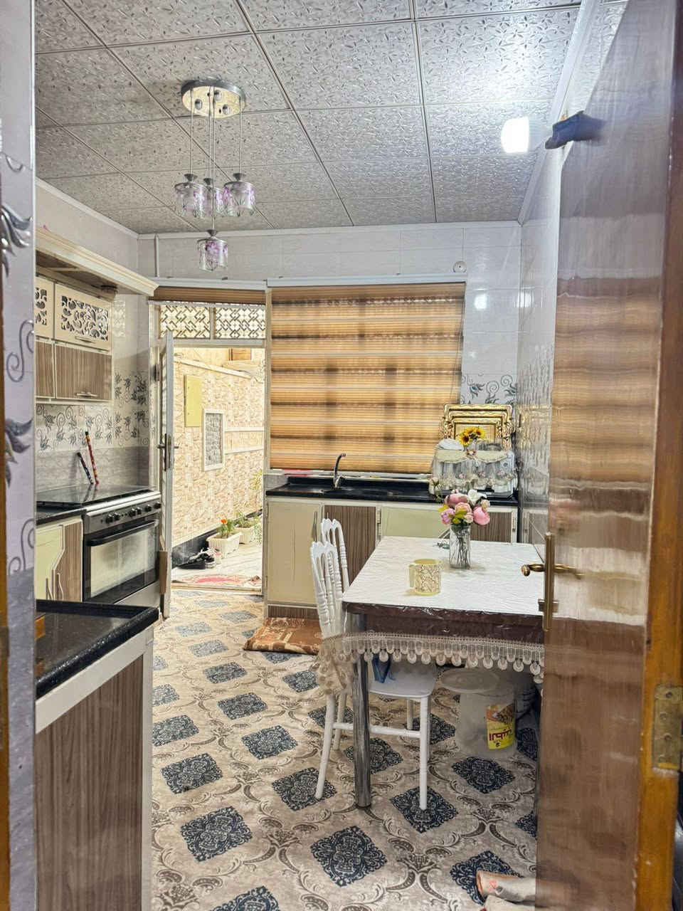 دار للبيع 
حي السلام منطقه الكهرباء 
١٥٠م 
خلف شارع سلام جامعه شارع ١٥ 
طابقين يحوي  اربع غرف نوم و صاله و استقبال و مطبخ و صحيات  بناء ارضيه مرمر قبل ٥ سنوات بناء جناي درجه اولى بصف الركن 
لاستفسار الاتصال 
***********
او مراجعه مكتب الشراع للوساطة العقارية العنوان حي السلام سايدين ابو الدجاج قرب مأكولات شيخون
