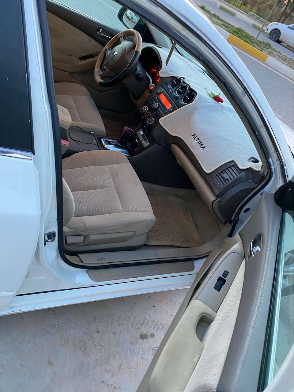 ئاڵتیما بڕاوە
دەعامی بۆ دەعامی بەشەرت
مەکینە و گێڕ و تەبریت مەزبوت
سەخفی شوشەی
چوار ویل و تایەی تازەی لە ژێرە
سەدری بێعەیبە
لایتی کامل زینۆنی لەسەرە زۆر بەقوەتە ماشا اللە
سەیارەیەکی بێکێشە و بێ عەیبە ماشا اللە 
شوێن کەلار 
سعر ٤٠ و مەجالێ کەم
*********** كالار, السليمانية
