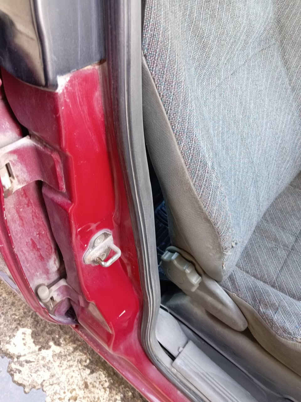 استره حجم ١٦ موديل ٩٢ كابون بانزين بيها شرط الوكالا والتحويل من الشرعي صبغ دواير ودوسات فقد وايرمنيه كلها شغاله طخمها جديد مسجل سماعات داخل نضيف اتصل السعر مناسب
***********
***********
