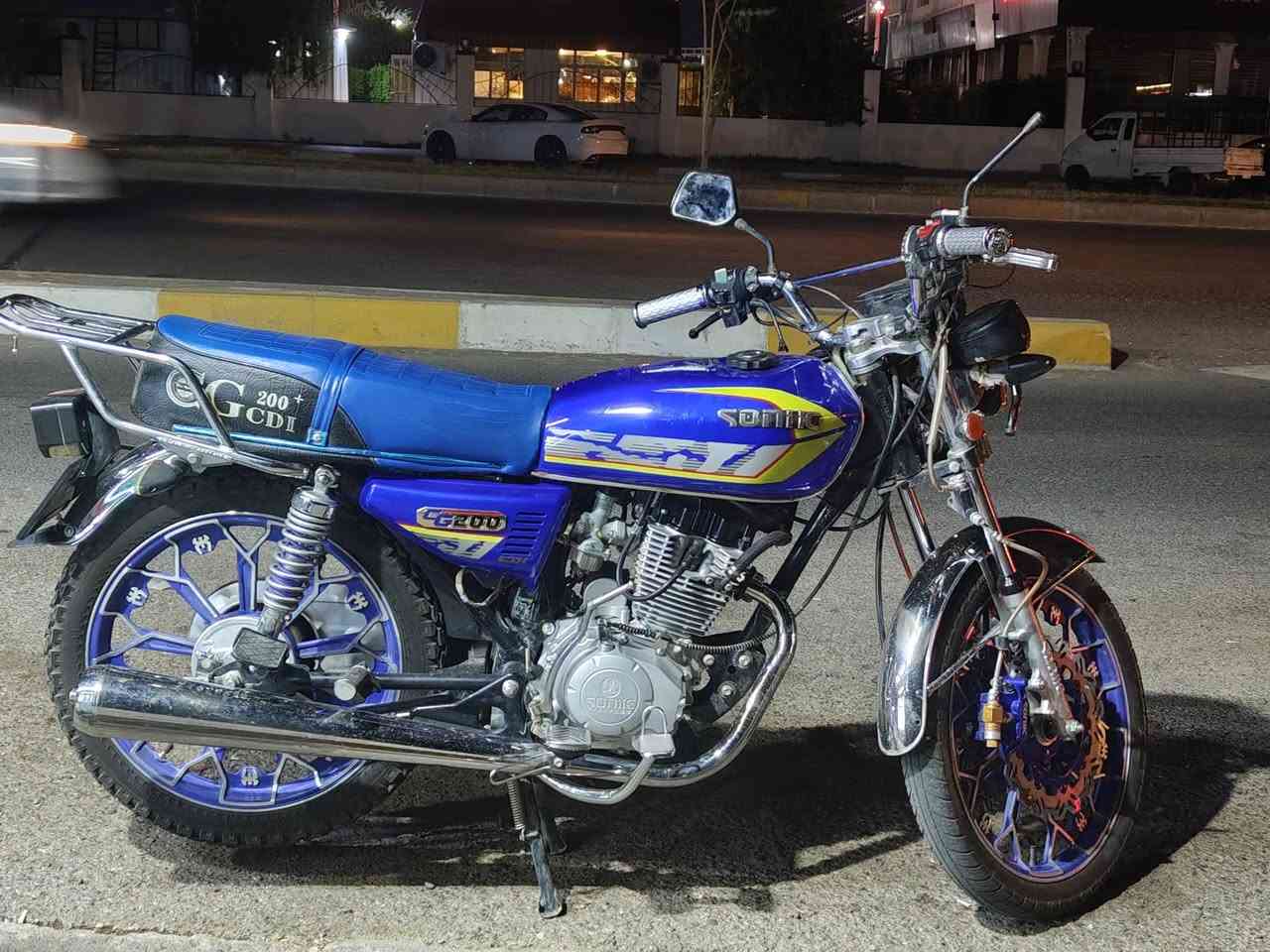 سلام عليكم
دراجه للبيع 5گير كلشي شغال الدراجه مال جناي كل عيب مابيها اخو  الصفر محرك 200cc شرط شلعه السعر 825 وبي مجال شراي تعال واتساب *********** او علق هنا
