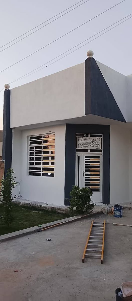دار للبيع مساحه 
  ٢٧٠ متر 
الواجهه ١٠ متر 
النزال ٢٧ متر 
طابق واحد يحتوي على غرفتين نوم وصاله وستقبال ومطبخ وكراج حديقه طابو زراعي سند ٢٥
السعر 115 وبي مجال قليل 
استفسار على هذا الرقم ***********
