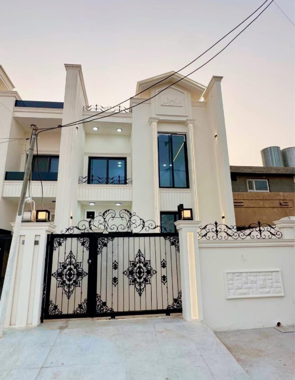 دار للبيع مساحه 156م طابقين صفر زيرو 
الموقع حي الواسطي خلف السجناء السياسين 
يحتوي على خمس غرف نوم

واستقبال وصحيات عدد 2 
للاستفسار. والمعلومات الاتصال على الأرقام التاليه 
*********** او *********** 
او مراجعه مكتب احمد الجبوري للعقارات والمقاولات 
العنوان حي الواسطي شارع الغذائيه مقابل مذخر ألماسه
