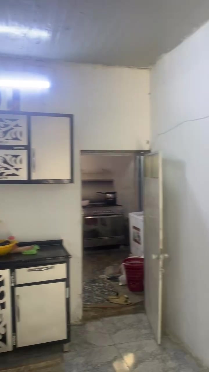 السلام عليكم بيت للبيع بلدولعي بشارع الحسابات قريب عل شارع العام 
مجمع الحسابات 
***********فقط واتساب 
***********اتصال
— في ‏شارع الحسابات الدولعي‏.
