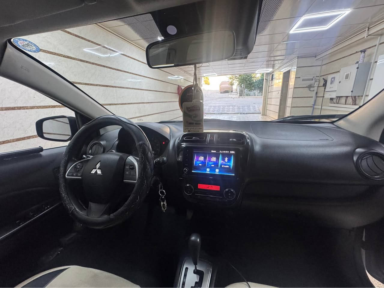 Mitsubishi Mirage 2023 ( HatchBack )
میراج 2023 
ماوەی ڕۆشتن 14,000 mile
سەنەوی تا 2030 تازەیە بێ کێشەیە بیکە بە ناوی خۆتەوە، هیچ غەرامە و شتی تیا نییە
سێرڤسی تازە کراوە و ڕۆنیشی گۆڕاوە، سەیارەکە هیچ کێشەیەکی نیە گێڕ و مەکینەی لۆکە زۆر کەم ڕۆشتووە
مەکینەی 1.2L ی سێ بستۆنە بەنزین زۆر زۆر کەم ئەخوات
حاسەی هەموو لاکانی هەیە، 
کامێرای بەگی هەیە، 
هەر چوار جامی کارەباییە،
شاشەی گەورەیە بێ کێشەیە و سەریعە، 
تەبریدی بە شەرت
مۆدی Eco و Sport و ئاساییشی هەیە

ئێرباگی شان و سوکانی تەقیوە بۆی دانراوەتەوە و سیستەم کراوە

یەک بستی بۆنیدی بۆیاخە و یەک بستی چەمەلەقی دواوە PDR ی هەیە ڕەسمی سۆنەریم داناوە

نرخی ٩٦$ گەڵا و مەجالێکی برایانەی تیایە
لە سلێمانیم

*********** السليمانية, العراق
