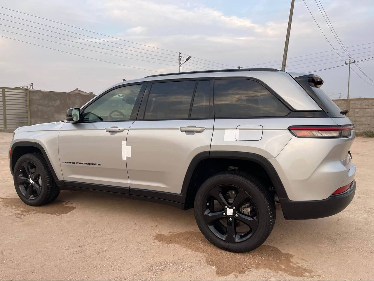 السلام وعليكم جيب لمتد وارد امريكي تقرير غرق سياره جديده كلش ماشيه 6الف رقم بصره بسمي تسجيل جديد موديل 2024السعر  315وهذا رقمي *********** البصرة, العراق
