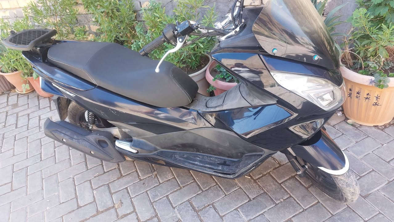 سلام عليكم 
دراجه للبيع  PCX JF ياباني كفاله 
السعر خاص 
مكاني بغداد مدينة الصدر 
***********
