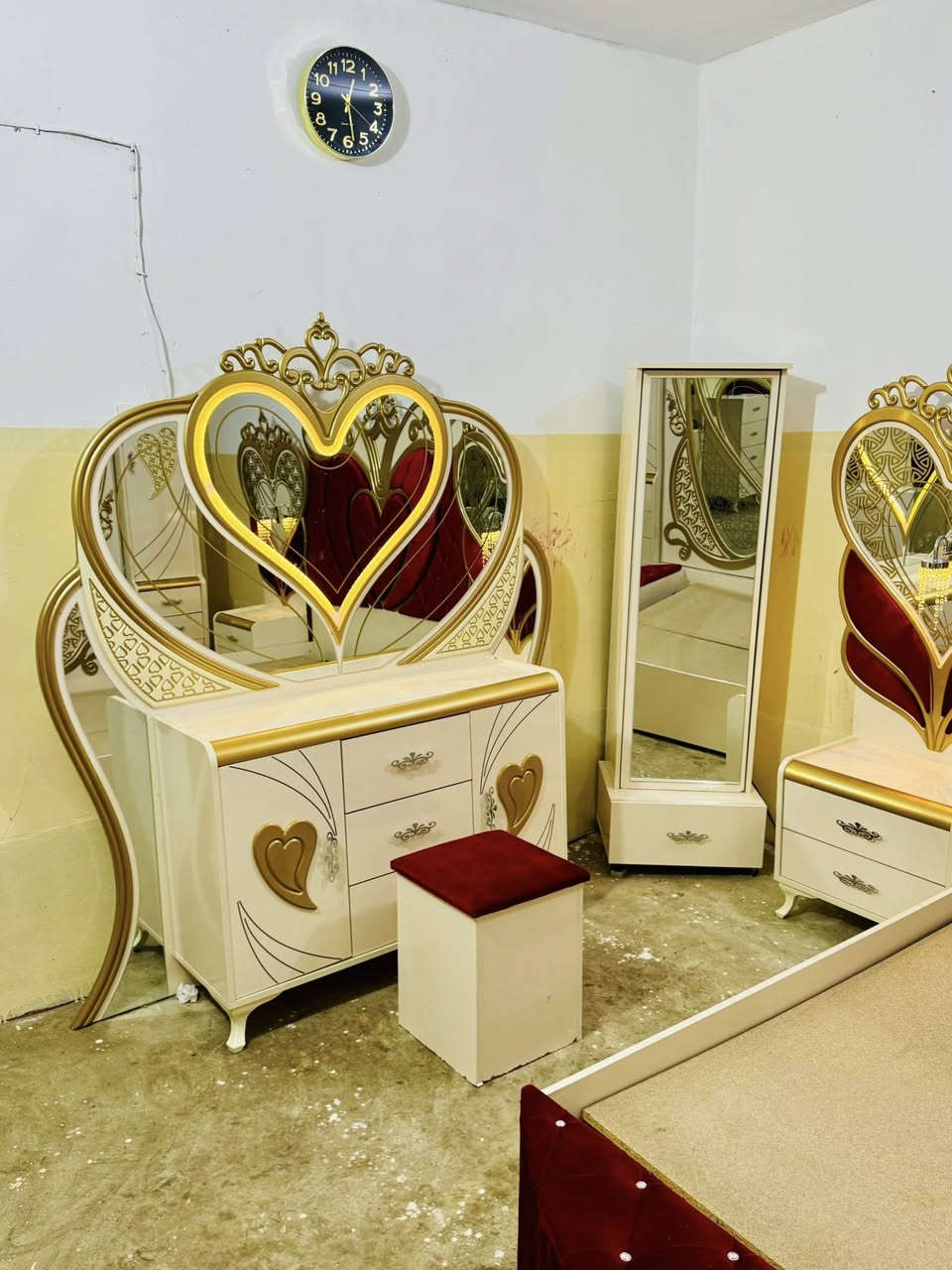 ***********غرفه تركي مالكي 9 قطع حيل نظيف بدون اي عيب العنون حسنكوى جانب دكتور عيوني دخل فرع
