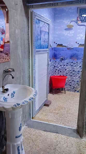 السلام عليكم بيت للبيع 150متر 
العنوان علوه الفحل يم سوره العباس ع 
بناء جديد السقف صب والارضيه صب
يحتوي على غرفتين وصاله واستقبال 
ومطبخ حار وبارد وصحيات داخليه وخارجيه 
وفسحه بيت كامل من كلشي السعر 55للاستفسار ***********
