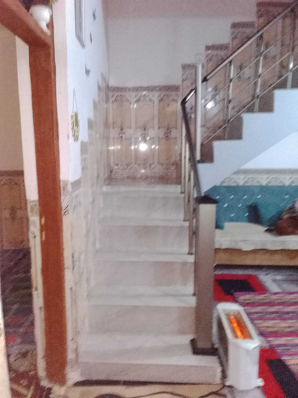 سلام عليكم دار للبيع المساحه 100 متر البيت طابقين بيه غرفتين البيت كامل ما بيه اي نقص السعر 73 وبيه مجال
المكان البيت بغداد دوره هور جب قرب المجلس البلدي 
الاستفسار يرجى الاتصال علئ الرقم الهاتف ***********
