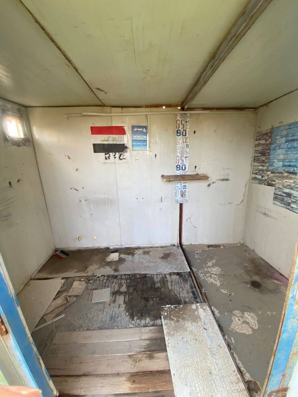 السلام عليكم
كرفان
العرض (مترين)
ولطول (3)
نصيف وحلو
بسعر مناسب
مكاني تكريت
***********
