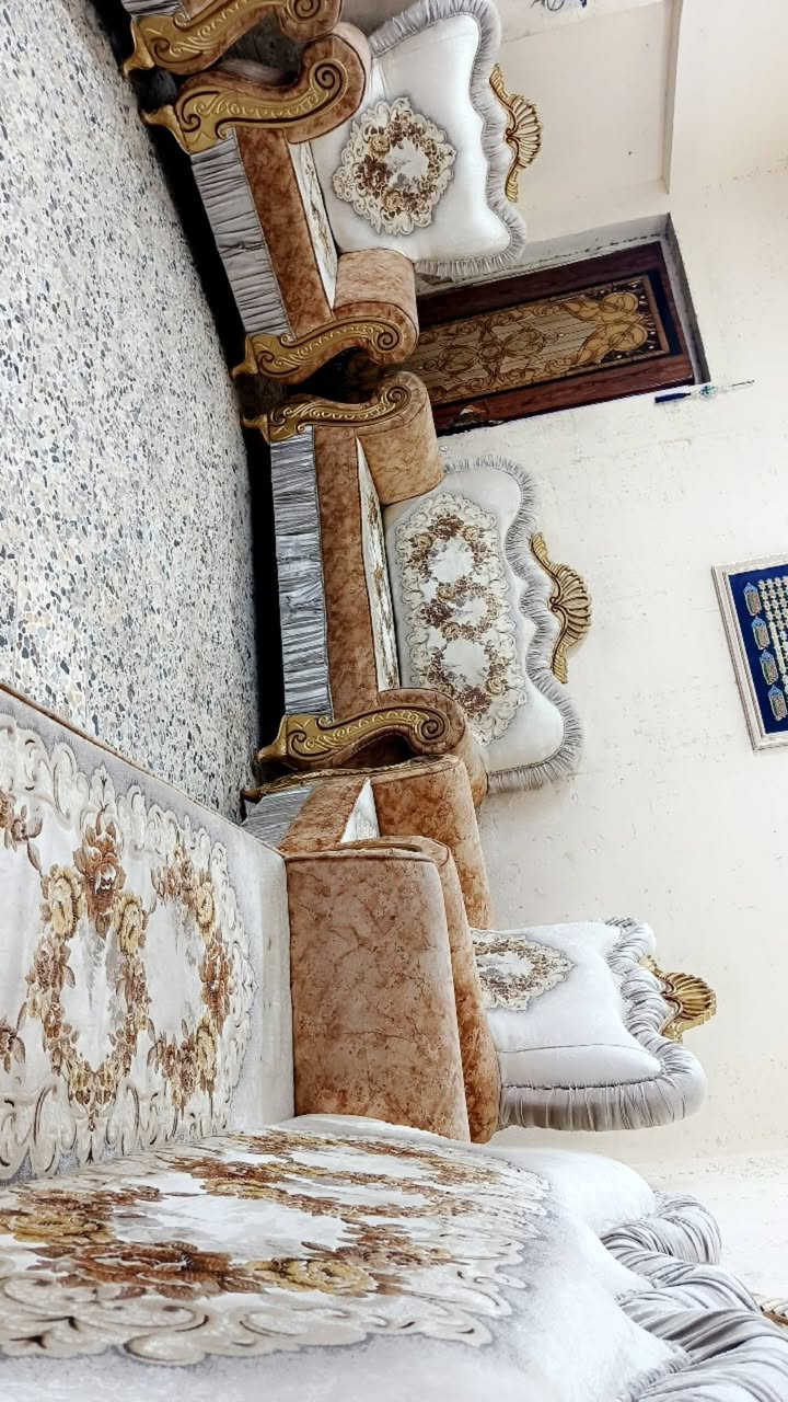 تخم 10 مقاعد ملكي نضيف جدا نضيف سعر 280 وبي مجال مكان البياع يوجد توصل بكروه رقم يوجد وتساب***********
