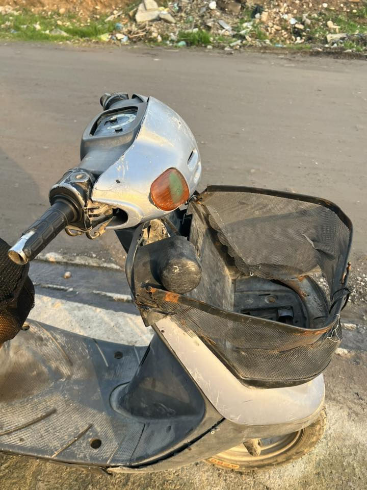 ماطور بزون مكينة مابيها شي فقط الهندر عاطل ، الكشر تعبان السعر50 الف بسعر أغراضه 
***********
