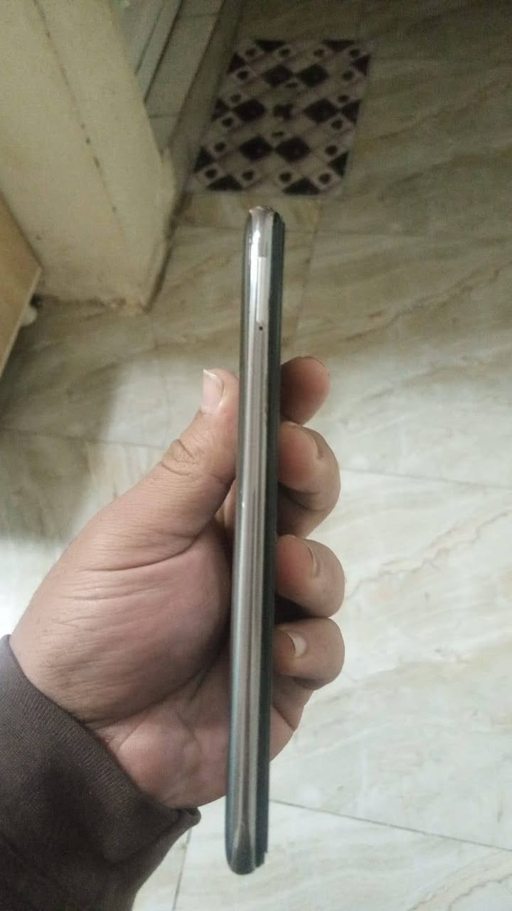 سلام عليكم جهاز هواوي واي 7ذاكره 128رام 8  قيم واخذه جهاز سريع بلشحن شاحن تايبسي صوته عالي حط سعرك واني اطبلك  مكان بغداد


**إذا كنت صاحب هذا الإعلان وتريد حذفه لأي سبب، رجاءا أرسل رسالة إلى الدعم الفني**