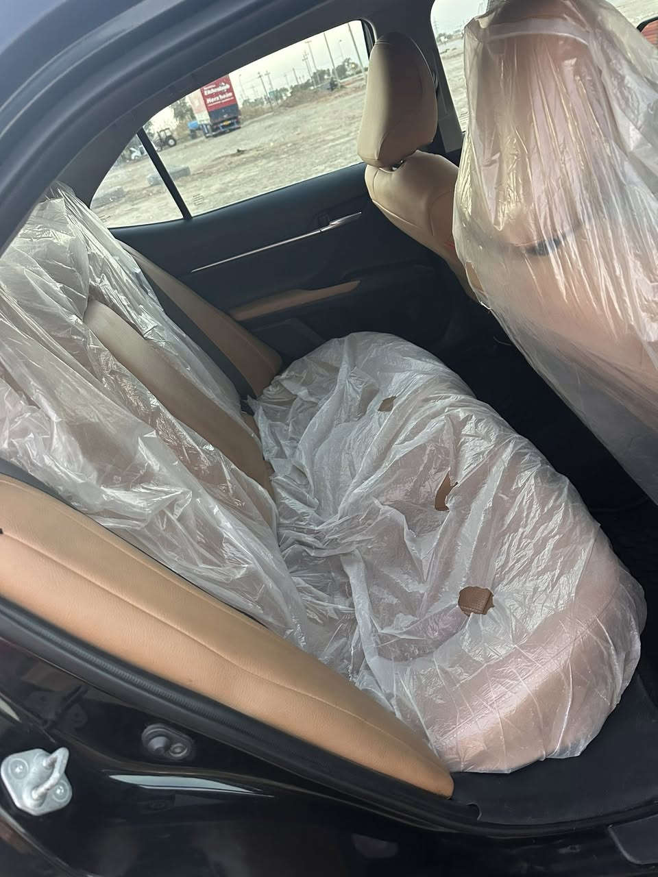 السلام عليكم للبيع كامري أمريكي بيها أربع قطع صبغ جاملغ خلفي وبنيد وجاملغ امامي ضررها خلفي  فقط امامي بدون ضرر باسمي رقم بغداد مكاني واسط ماشيه 33 الف مكينه 2500 سعر 165 ——***********
