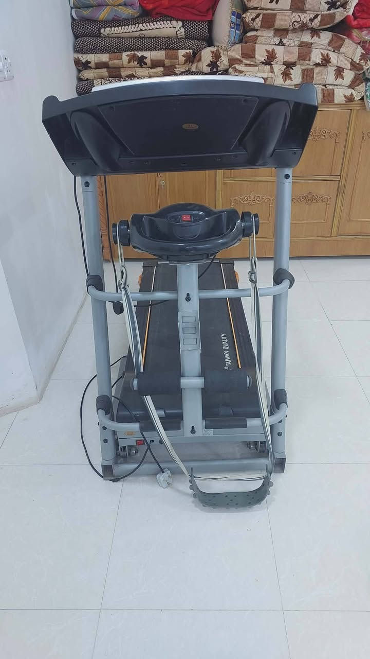 سلام عليكم جهاز جري البيع سعر ٢٠٠الف المكان رفاعي رقم ***********
