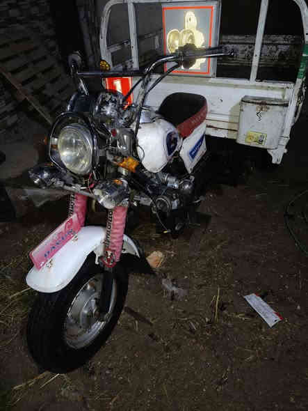 ستوته موديل 13 اوراق كامله
مابيها نقص كلشي شغال
مكاني الغراف
سعرها مليون و200 وبيها مجال

***********
خاص مقفول
