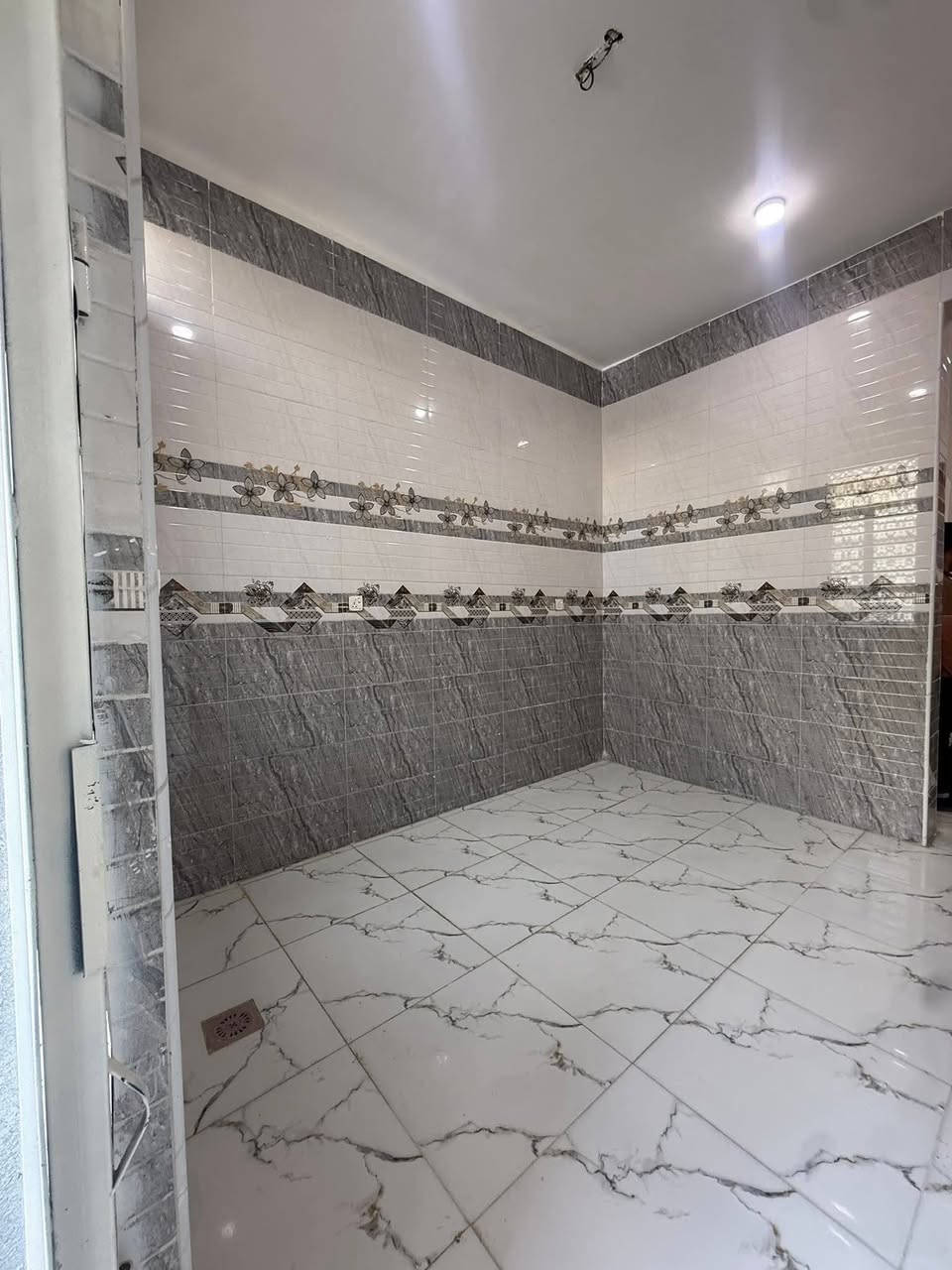 يا الله بيت 120متر بل سديناويه قرب الدله 
كامل الخدمات طابوك صب كونكريت بناء جديد
 تفاصيل البيت غرفتين وصاله ومطبخ
 ودوانيه وصحيات داخليه خارجيه 
سعر مناسب 
للاستفسار ***********

      _______________________________
عندك #بيت للبيع او #للايجار دزلي تفاصيله وسعره ع الخاص بيع وإيجارات سريعه ان شاء الله والتسهيل من الله / تفضلوا خاص اوالاتصال على الرقم التالي 
      _ _ _ _ __***********_ _ _ _  __
                 مكتب الـسـلام للعقار
