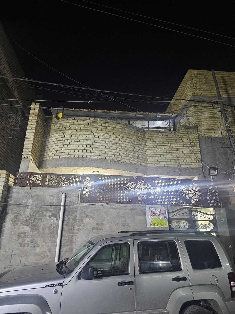 دار للبيع  مربع  واجه ٦  نزارل ١٧ المساحه ١٠٠ م ز،اعي الشعب شارع ابو ماهر 
الدار مجرود للتطويب مع معاملة في البلديه الشعب
الستفسار ***********
