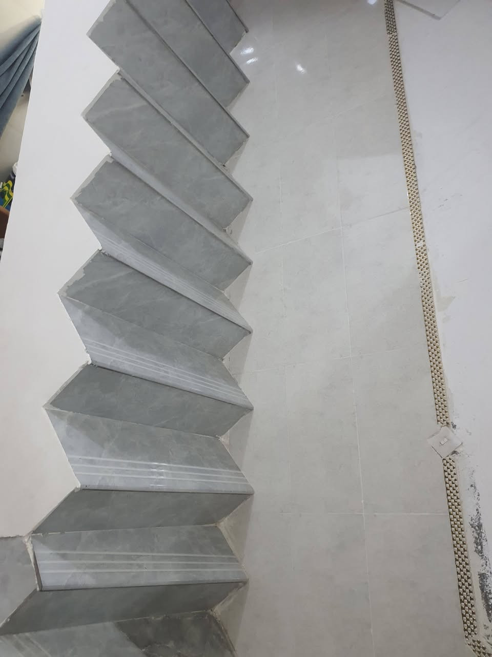 بيت للبيع طابو صرف شارع سيد جابر الواجهة ٨ متر ونص والنزال ٢٠متر تكون المساحة الكلية ١٧٠متر واقع حال والسند ١٥٠ متر يحتوي الطابق الأرضي غرفة مطبخ صالة استقبال صحيات وخارجية
الطابق الثاني سويت غرفتين نوم وصالة وصحيات  بناء حديث  مطلوب اسكان ٣٠ 
للاستفسار
***********
***********
