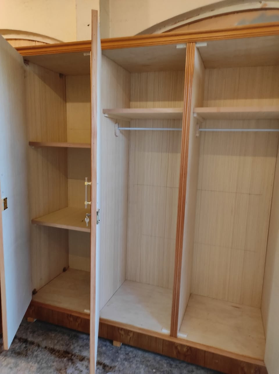 كنتور أربعة أيام شغل ثقيل نقش زان👌
صاج ٥ملم توصاة كل باب وحد ضهر جنبر 👍 
سايدين الصديق 🚗🚗🚗 
بعد مرطبات البحرين 🎉 
مقابل افران زينب 🍞🥐 
للاستفسار الاتصال على 
***********
