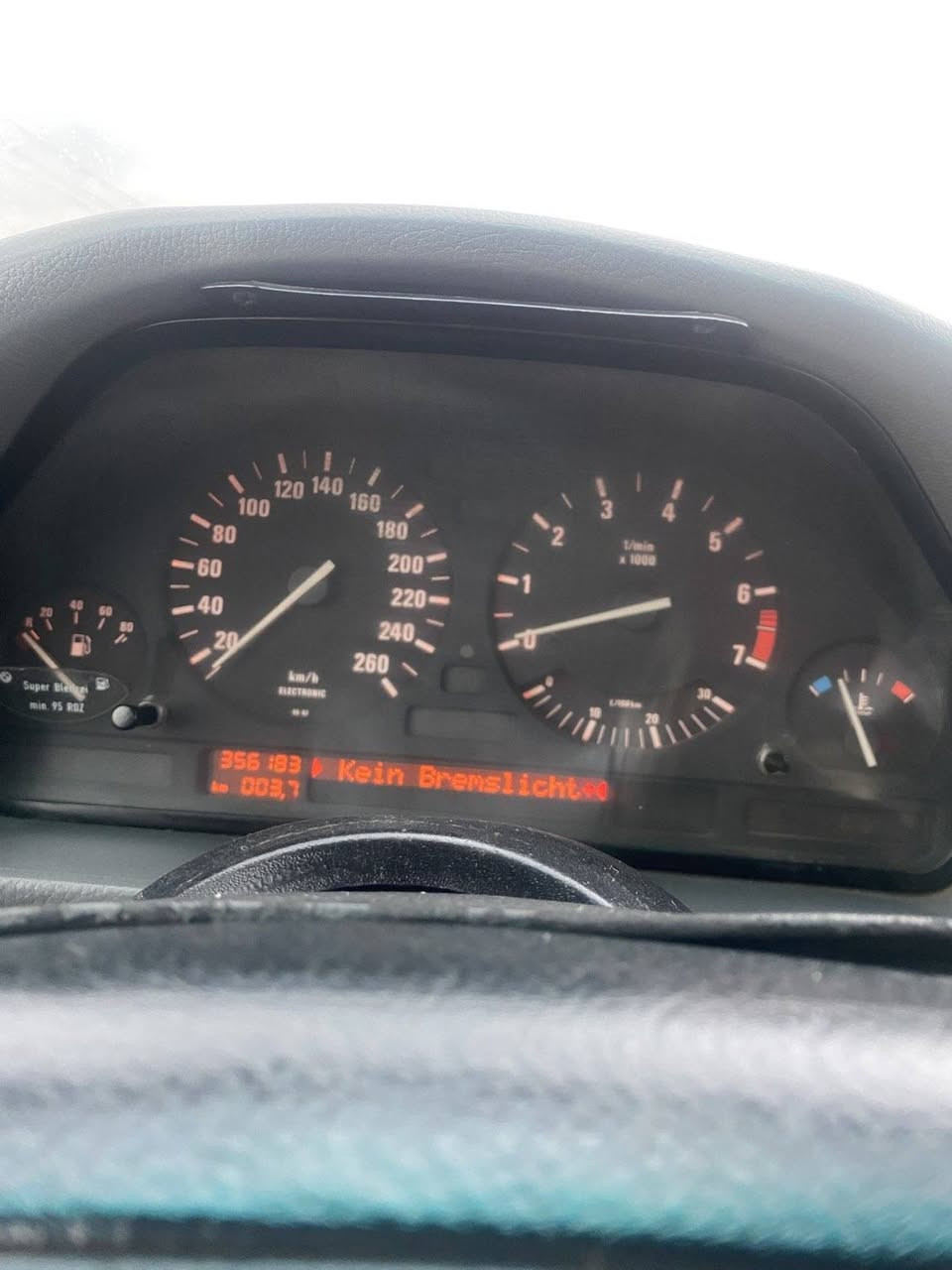 سڵاو ڕێز  خوار هەموو بازاڕ  27 ‌💸
بـیئـێـم  1993 ی قەپات مواسەفات بەس تۆماتیک نیە
 پێش و دوا ڪەپس 525 ی تاک دیجیتاڵ کەپس گێڕ عادی
چوارجام کارەبا 
سڵاید 
پێش پان 
لایت ئەڵقە و زینۆن 
تەنجیل شەش موکەبەرە بلوتوس
گەرم مەزبووت 😓
کارەبای مەزبووت 
گێڕ و مەکینە بەشەرت دوکەڵ و بوغاری نیە
تایەو ویل هامان 
ڕایتەر کارەبا 
ئاوێنە گوێ بەرخ 
ناوی کامل بەرگی تێ گیراوە شتێ تایبەت 
موس بڕاوە دەعم  بەشەرت 
سەیارەکە بەس سایەقی ئەوێ هەتا حەزکەی بەقەوەتە
ئاڕمی هەولێرە عەسڵی لەگەڵ نیە
 ئیسیساخی لەگەڵە کامل متابیق 
حەماوە و کیلۆمەت و زەخت مەزبوت 
شوێن شارەزوور 
نرخی .  27   گەڵا 
ژ.م ***********
