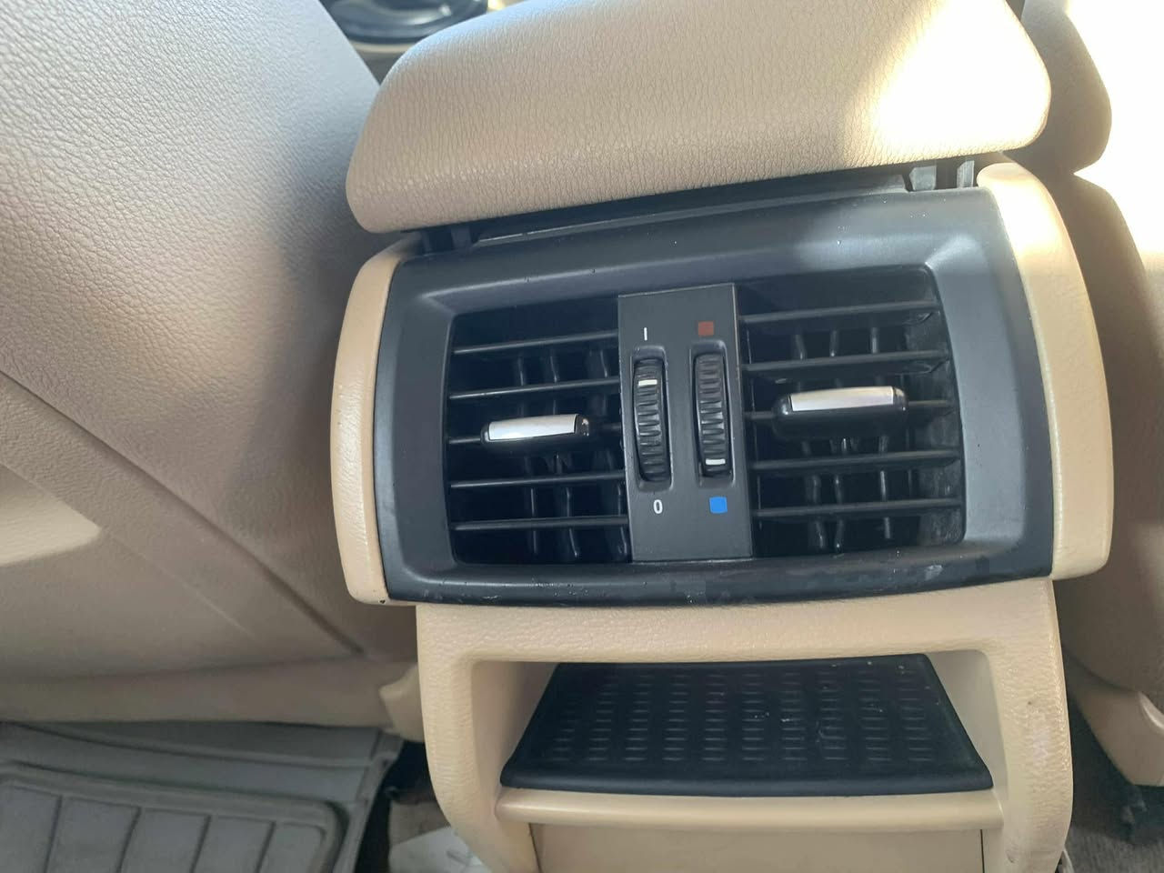 السلام عليكم ورحمة الله 
BMW x3 2012 X drive 
محرك 6 سلندر يعني مرغوب
وكالة العروش، مكفول كفاله عامه يعني دعاميات بشرط 
مواصفاتها معروفة فول والسيارة نظيفة جدا 
كير محرك كهربائيات كلهم بشرط، السيارة نشطة جداً، 3 وضعيات قيادة، بانوراما،مقاعد جلد، مثبت سرعة، لايتات اوتو، تبريد قطعتين ، شاشة ، نظام اطفاء المحرك تلقائياً لتقليل صرفية الوقود والخ…
مكان السيارة اربيل وللاستفسار التواصل على الرقم
***********
متواجد واتس
السعر المطلوب 130 وبيه مجال للشراي ان شاءالله 
ً


**إذا كنت صاحب هذا الإعلان وتريد حذفه لأي سبب، رجاءا أرسل رسالة إلى الدعم الفني**