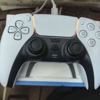 للبيع: يدة ألعاب  بتصميم PS5 مميز (شبه جديدة) السلام عليكم شباب، عندي ...