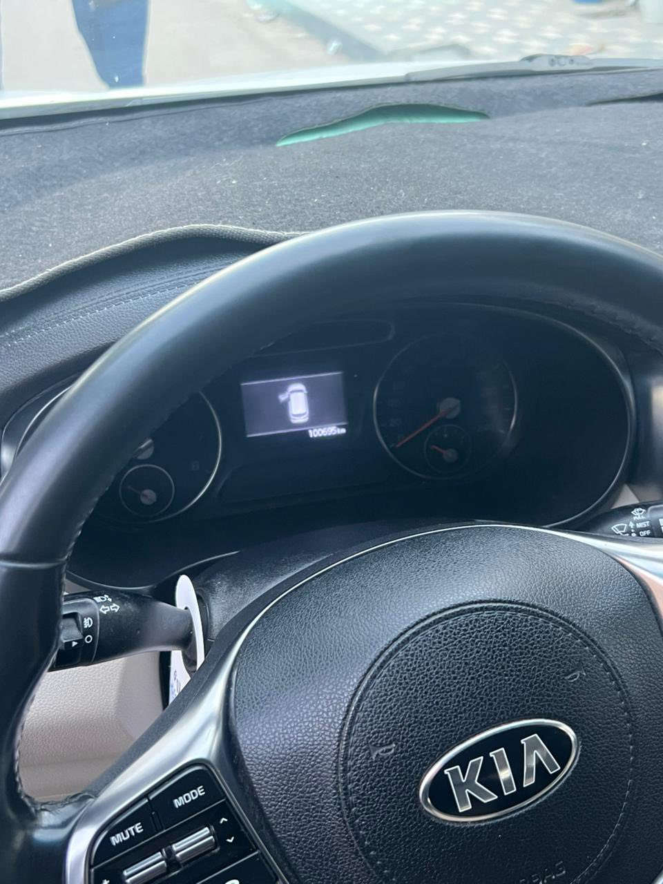 السلام عليكم كيا سورنتو 2020 كفالة عامة رقم بغداد ماشية 100 اللف فول ماعدا الفتحة .....مكان السيارة بغداد الدورة .. السعر270 وبيها مجال ***********
