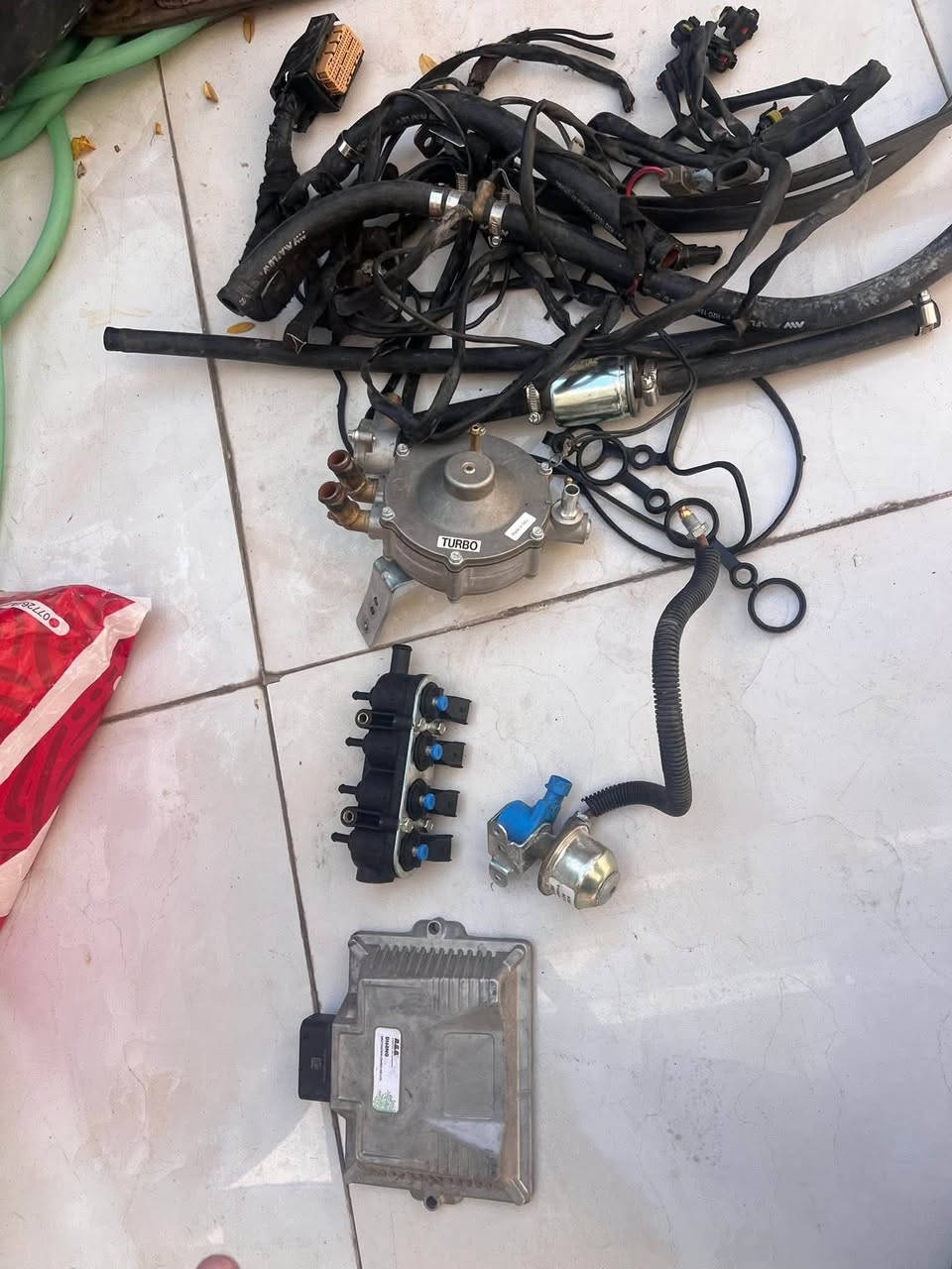 منظومة غاز للسيارة 6 سلندر، للبيع ، نظيفة جداً وجاهزة للعمل، ما محتاجة أي صرف، السعر  ٤٠٠    للاستفسار 
اتصل على رقم 
***********
