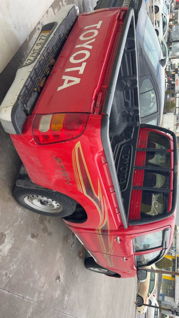 تويوتا موديل 2011 بوياغ عام زور جوانه سيارةكة رةقةم تازةية سةنةوى تا2030 تايةكانى تازةية تةبريد بةشةرت مةكينةى كراوةتةوة بةلام بةشةرت لةكةل قةپاغ سةقفى كوراوة  سيارةيكى تابلى توندو تولة*********** أربيل, العراق
