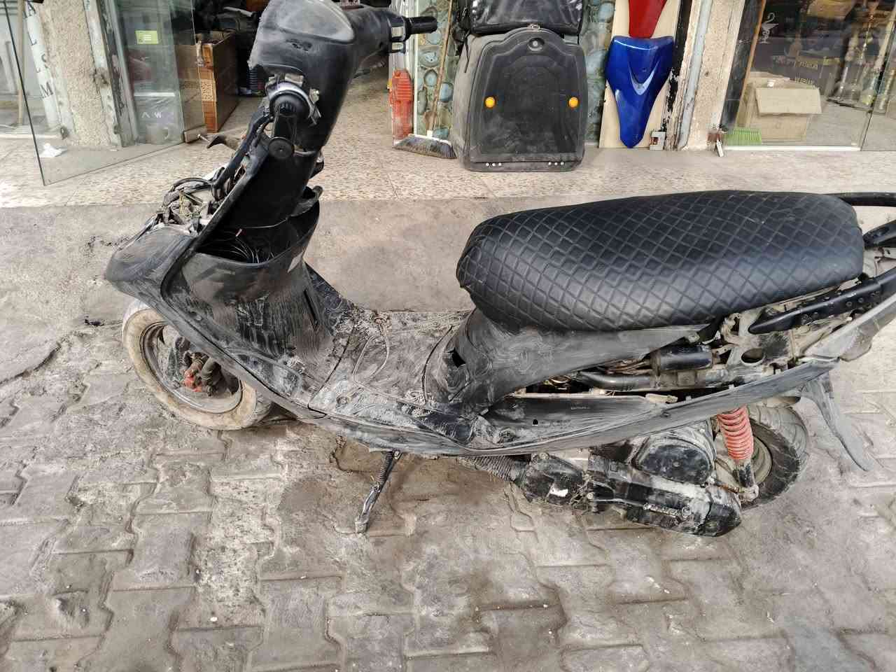 سلام عليكم 
دراجة ماكس 120 دراجة بلادية محرك مامفتوح خير من الله ناعمة لا نضوح لا تبخير نكرة سلف باي وقت نواقصهة بريك امامي كفرات فقط سعر 350 وبيهة مجال بغداد البياع ***********
