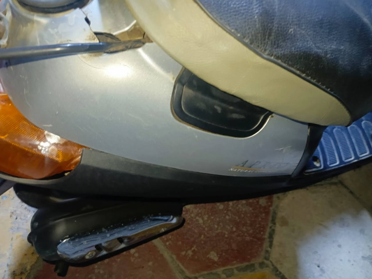 سلام عليكم دراجه بترا للبيع نضيفه وحلوه شغاله من طول الطول سلف هندر كهربائيات كلها  شغاله مامفتوحه سعر 350 وبيه مجال شراي اتصل على رقم مكاني صالحيه قرب مركز شرطة ***********
